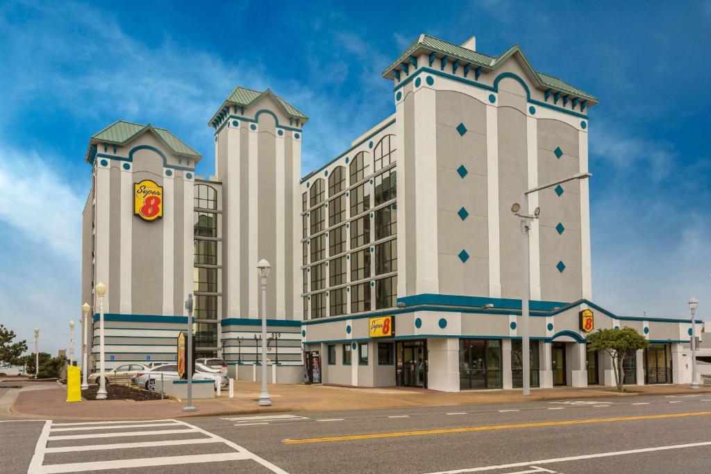 Super 8 by Wyndham Virginia Beach Oceanfront Main image 1